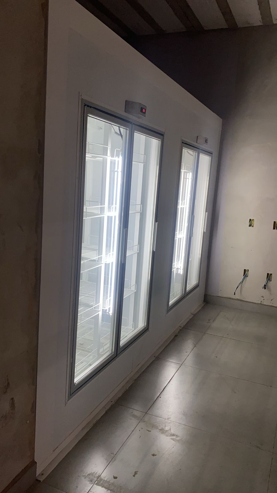 Geladeira Expositora Para Indústrias Alimentícias??